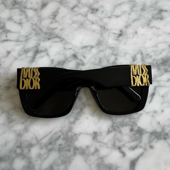2025 spring summer Dior Black Sunglasses with Gold Accents - Picture 5 of 7